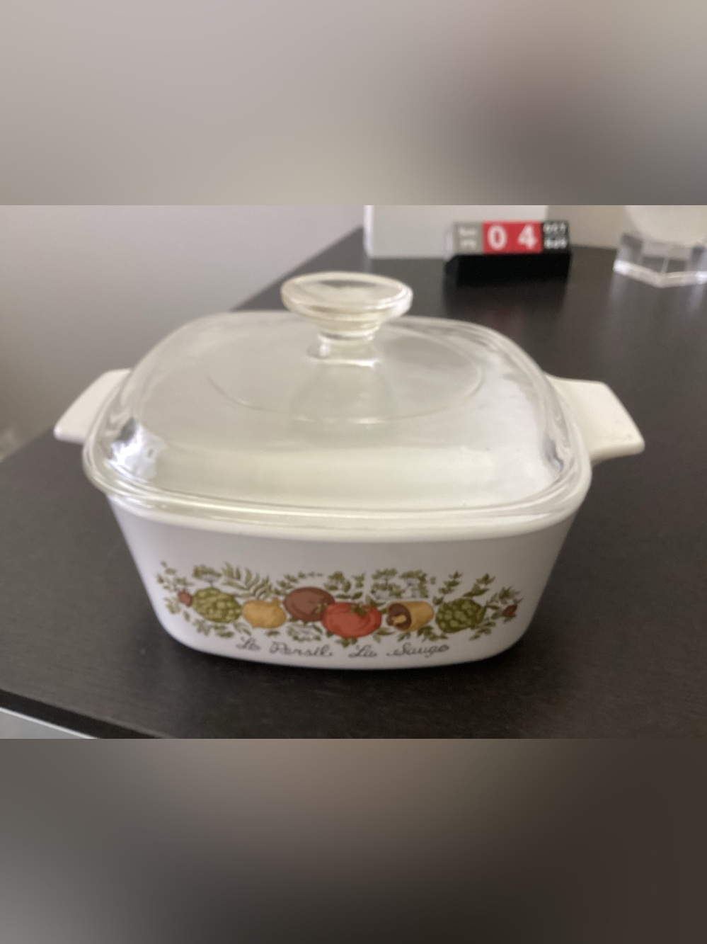Vtg. 1972 Corning Ware 1 1/2 qt. Casserole dish with glass lid. “Spice of Life”